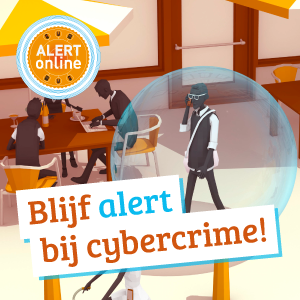 illustratie van 3 mensen in een cafe aan een tafel achter een laptop en een persoon met witte zonnebril  die bellend door he cafe loopt en de tekst in rood en blauw  'Blijf alert bij cybercrime